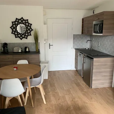 Front De 11 - Jardin - Thalasso アパート *